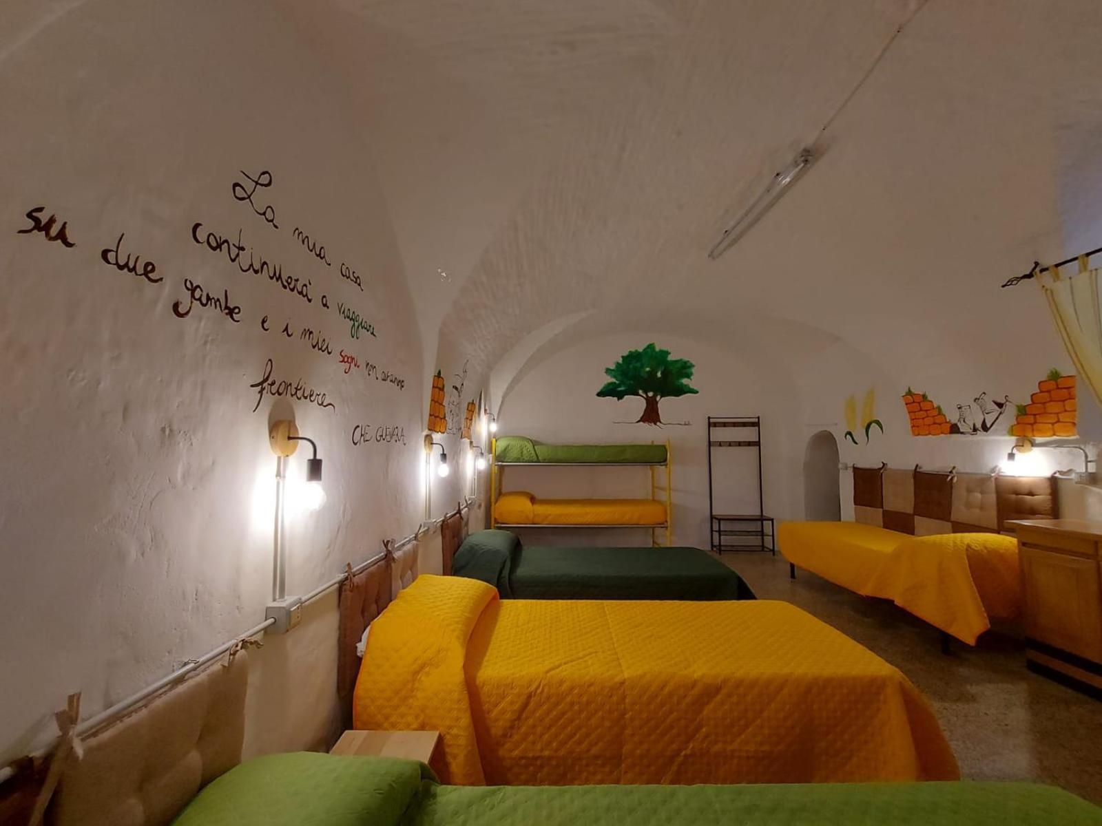 Lupus In Fabula Hostel Miglionico ภายนอก รูปภาพ