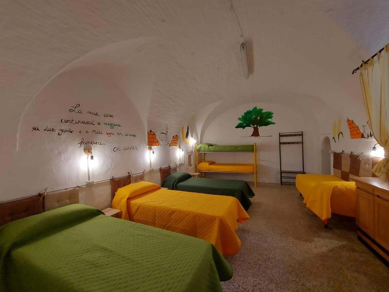 Lupus In Fabula Hostel Miglionico ห้อง รูปภาพ