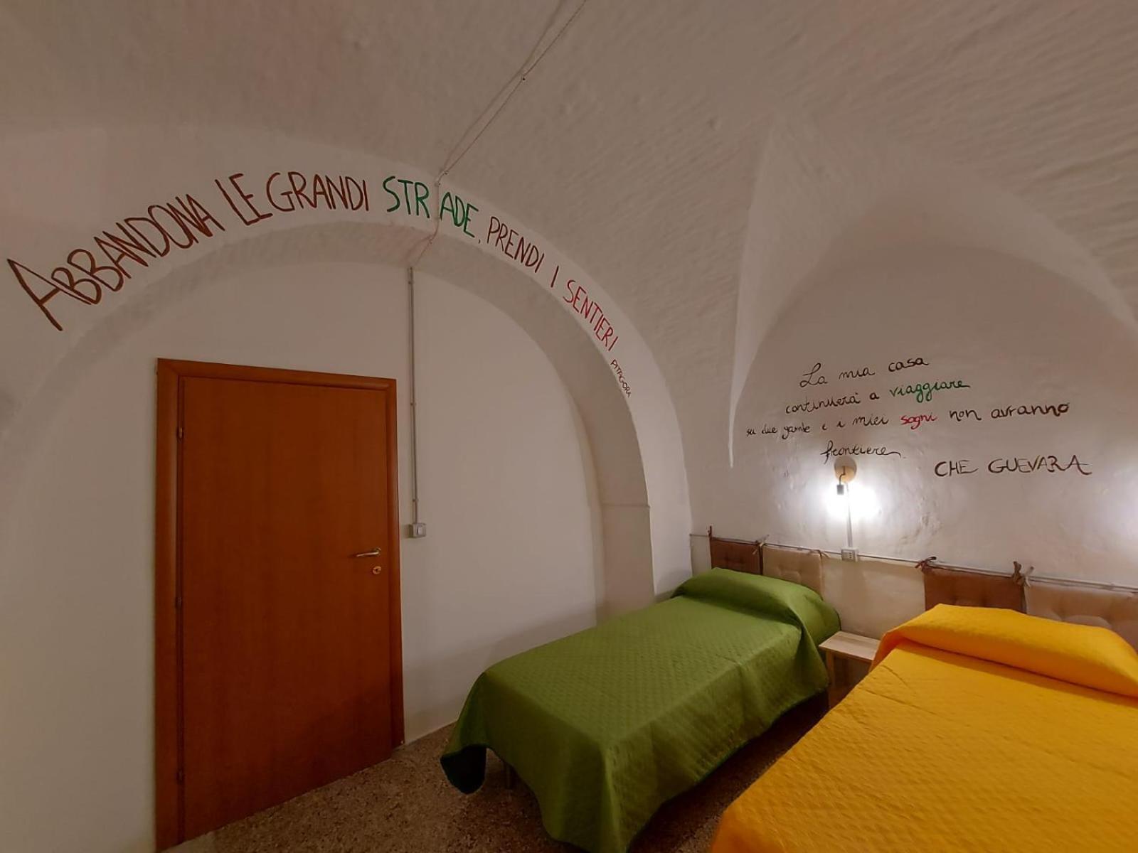 Lupus In Fabula Hostel Miglionico ห้อง รูปภาพ